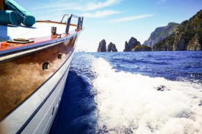 2 hours Private Island of Capri Boat Tour for Couples Capri